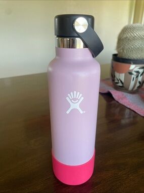 Hydro Flask Lilac Bottle with Pink Boot 21 oz Standard Mouth Outdoor Hiking